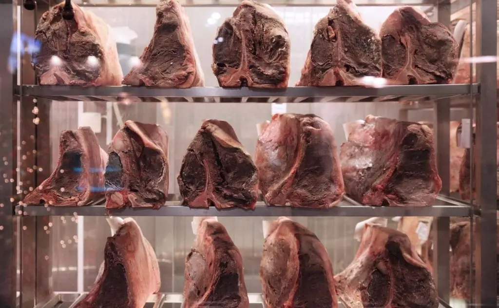 Estanterías especiales para cámaras de frío de restaurantes.