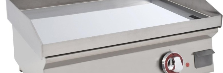 Detalle de la placa de una plancha eléctrica profesional con baño de cromo duro