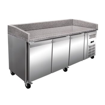 Mesa refrigerada de pizza de 203 cm y tres puertas para bandejas de 600 × 400 mm