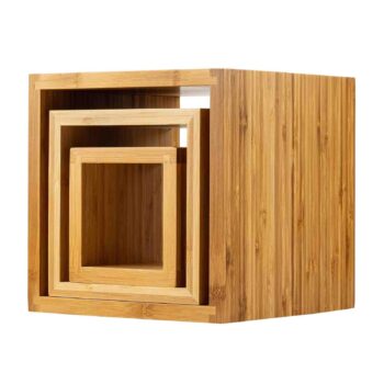 Set de 3 elevadores cuadrados de bambú, pieza mayor 23 x 23 x 23 cm